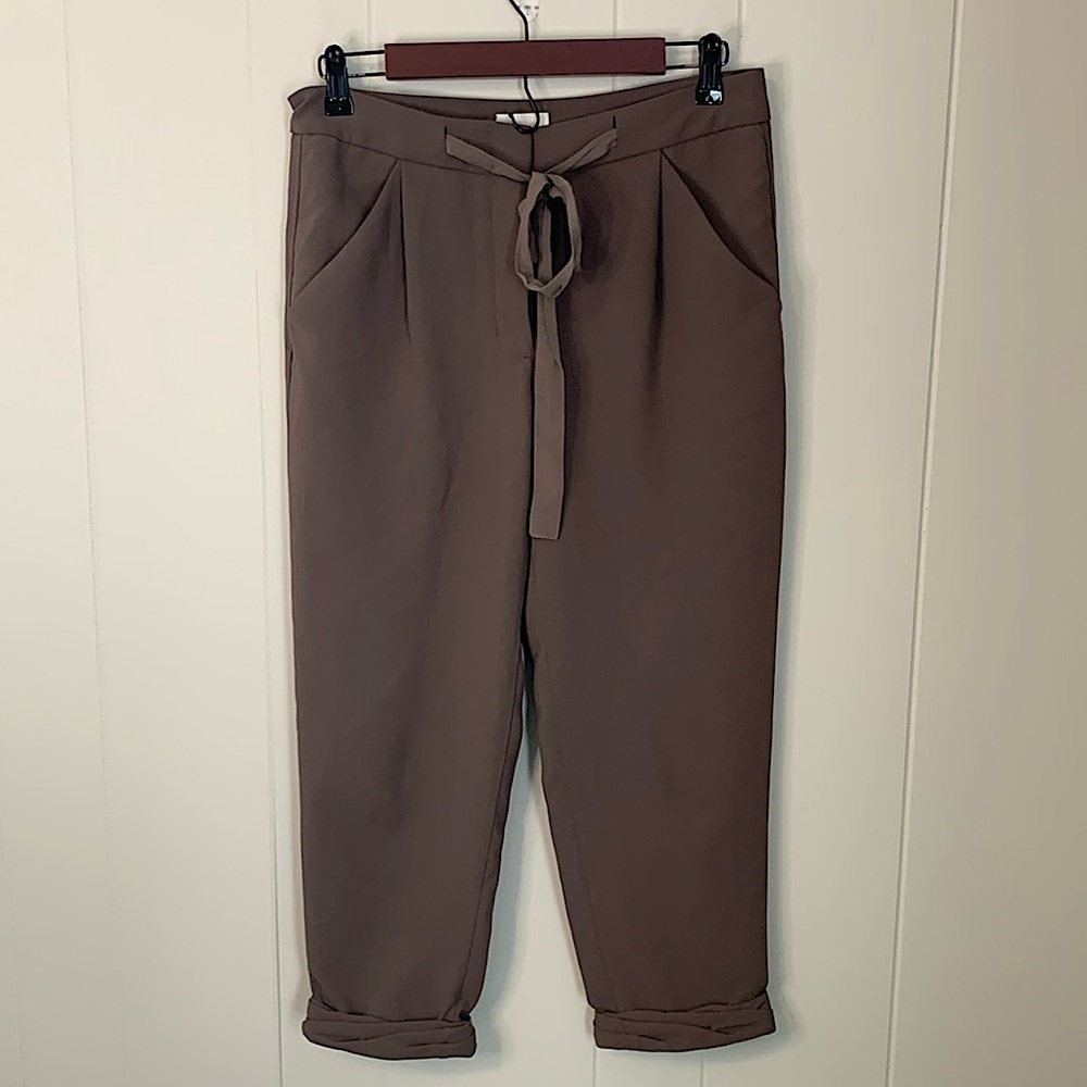 Wilfred Aritzia Taupe Cropped Pants Size 4